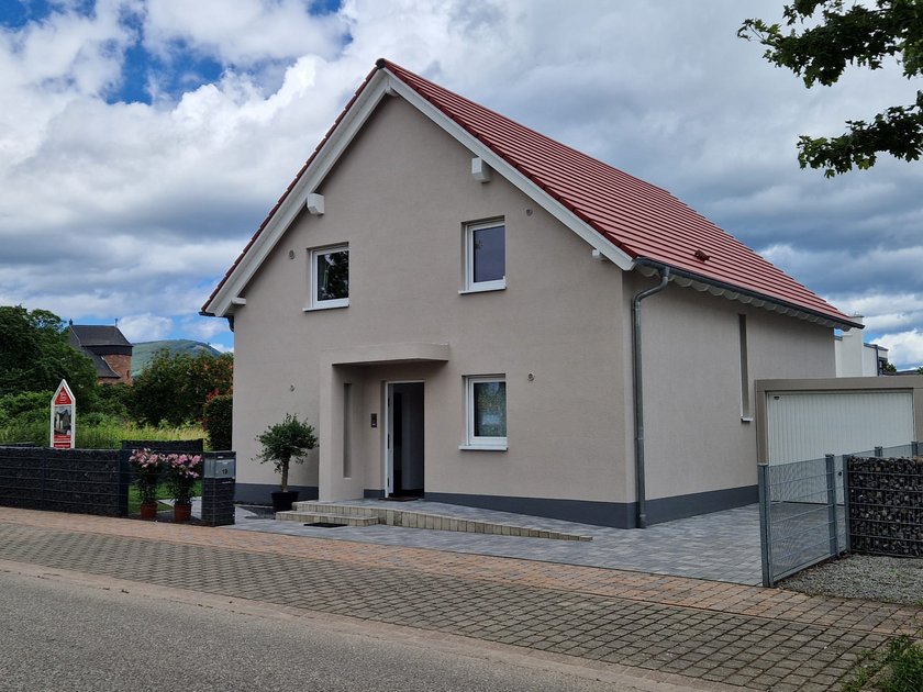 Musterhaus_Edesheim_Ansicht-strasse Musterhaus_Edesheim_Ansicht-strasse